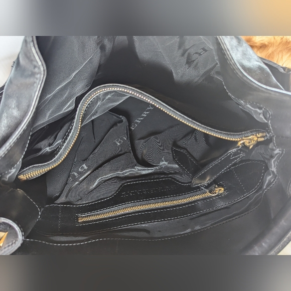 Burberry Leather Buckle Bucket handbag - Picture 8 of 13